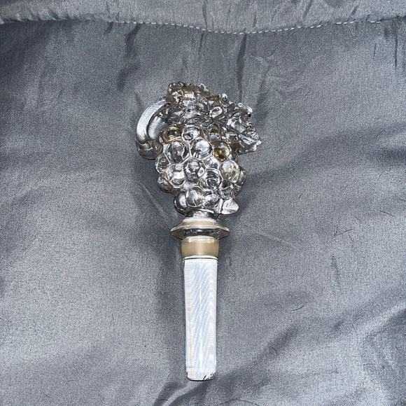 Glass Decorative Wine Stopper - Picture 2 of 7